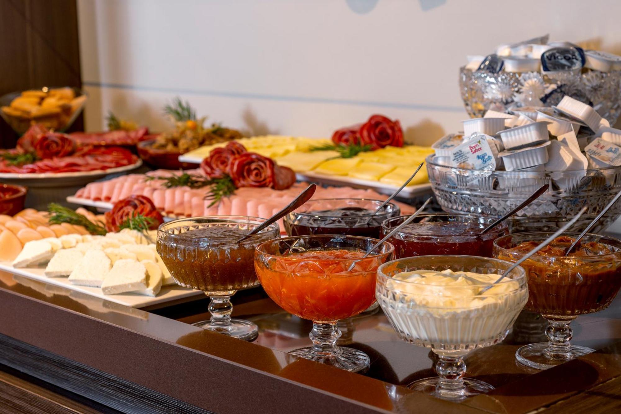Hotel Laghetto Stilo Borges グラマド エクステリア 写真 A buffet