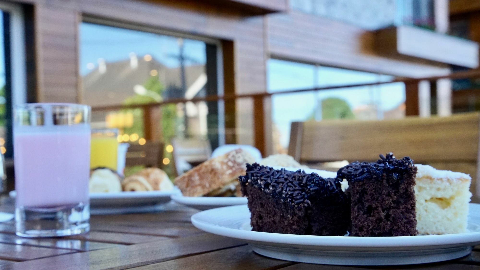 Hotel Laghetto Stilo Borges グラマド エクステリア 写真 A chocolate cake